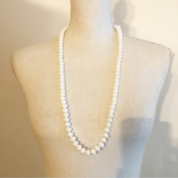 Vintage CROWN TRIFARI White Saucer Beaded Necklace, Mod Basic Long Designer Luci - Picture 2 of 14